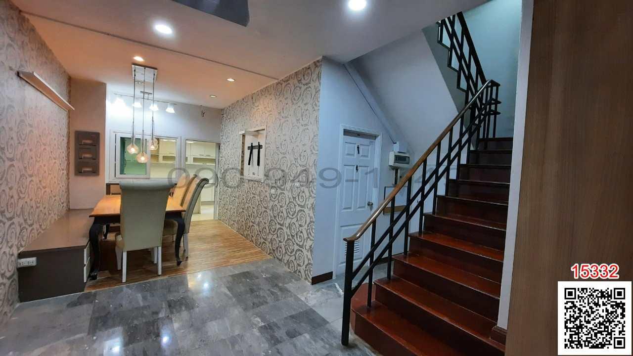 ขาย ทาวน์เฮ้าส์ 4 ชั้น หมู่บ้าน วราธรวิลล์ พัฒนาการ 44