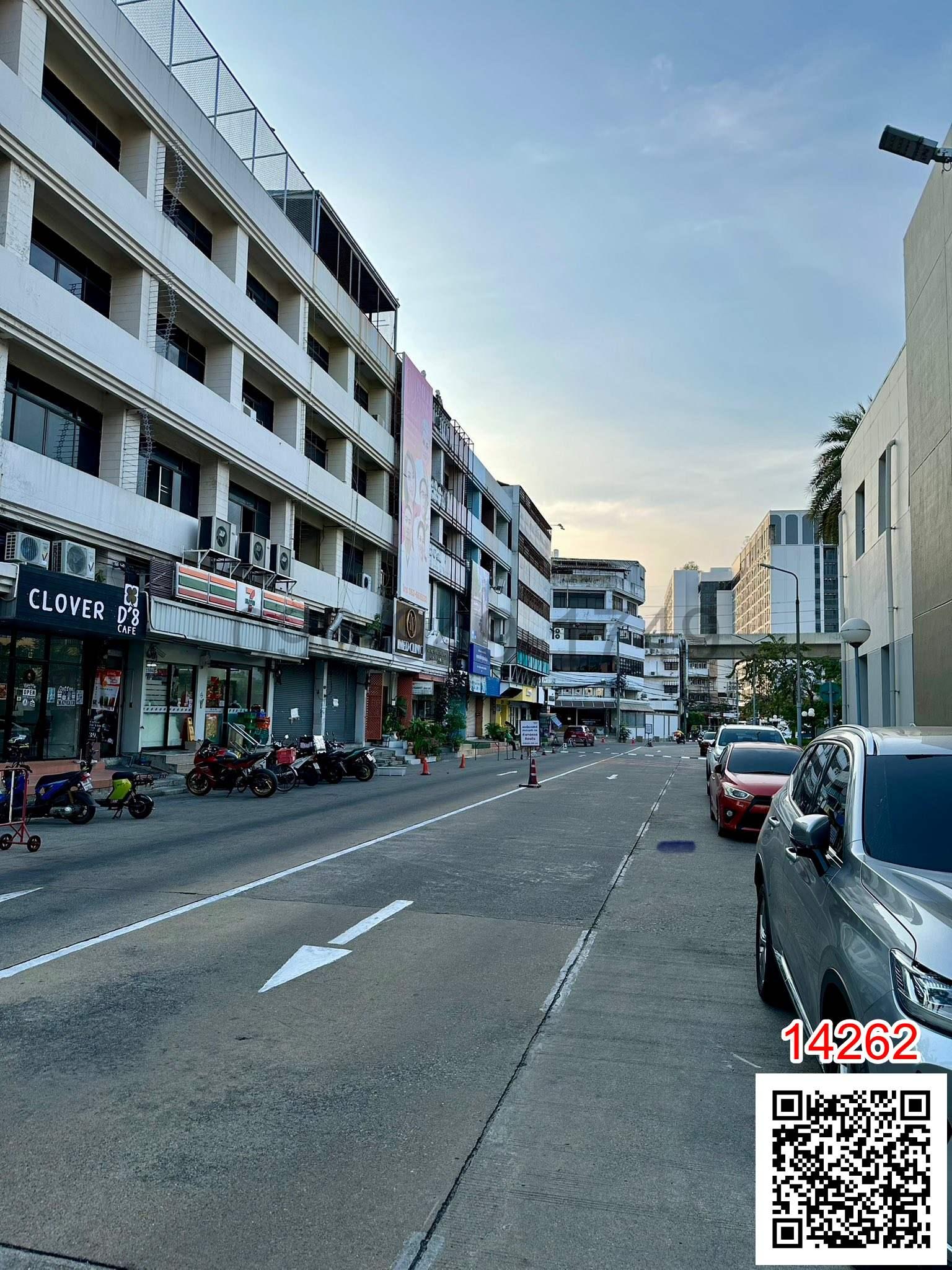 เช่า อาคารพาณิชย์ 4 ชั้นครึ่ง ติด BTS สถานีสายหยุด ถ.พหลโยธิน ติดรพ.Central General(CGH)ใกล้ตลาดยิ่งเจริญ