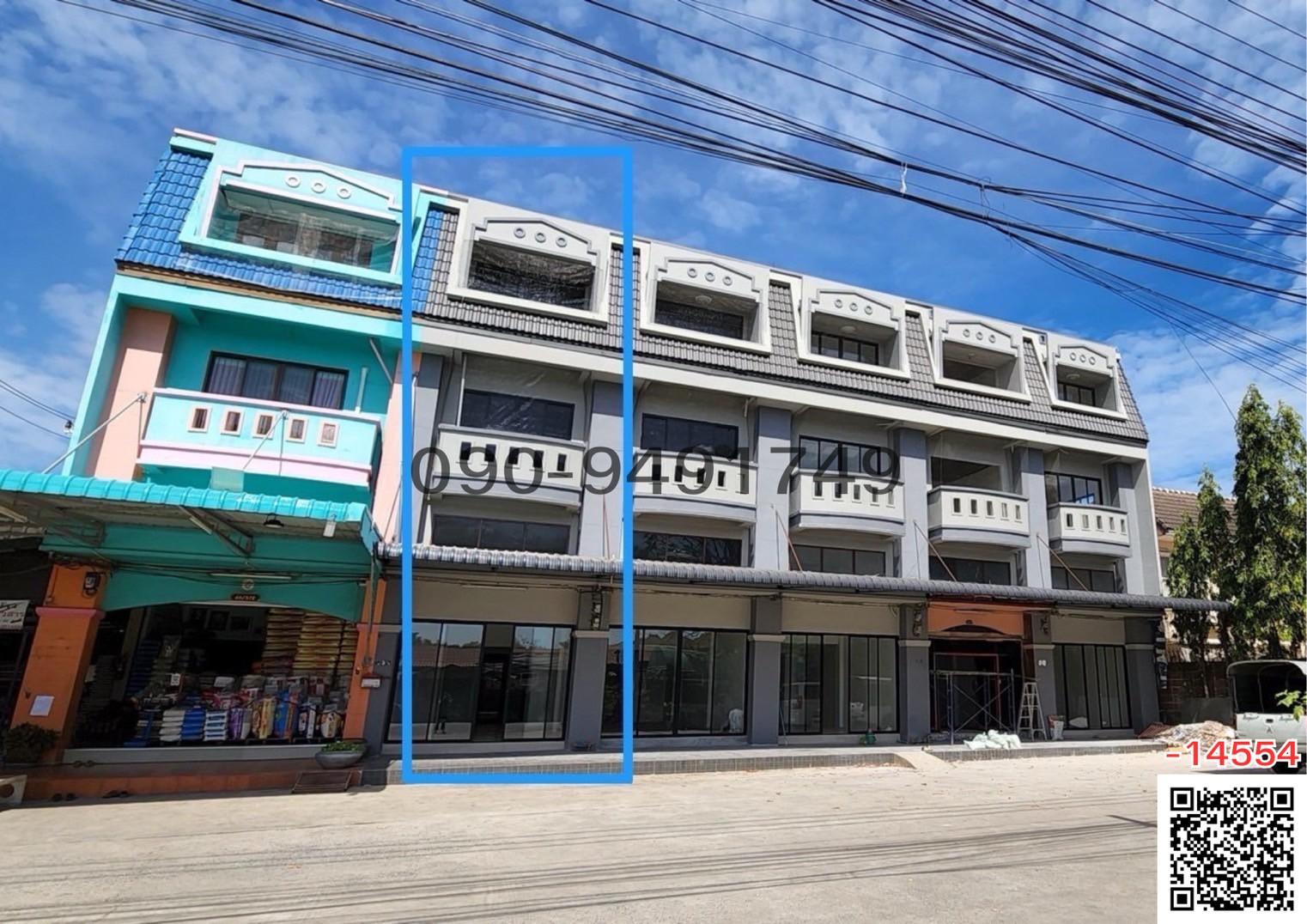 เช่า อาคารพาณิชย์ 3 ชั้นครึ่ง ห่าง Fashion Island 8.9 กิโลเมตร