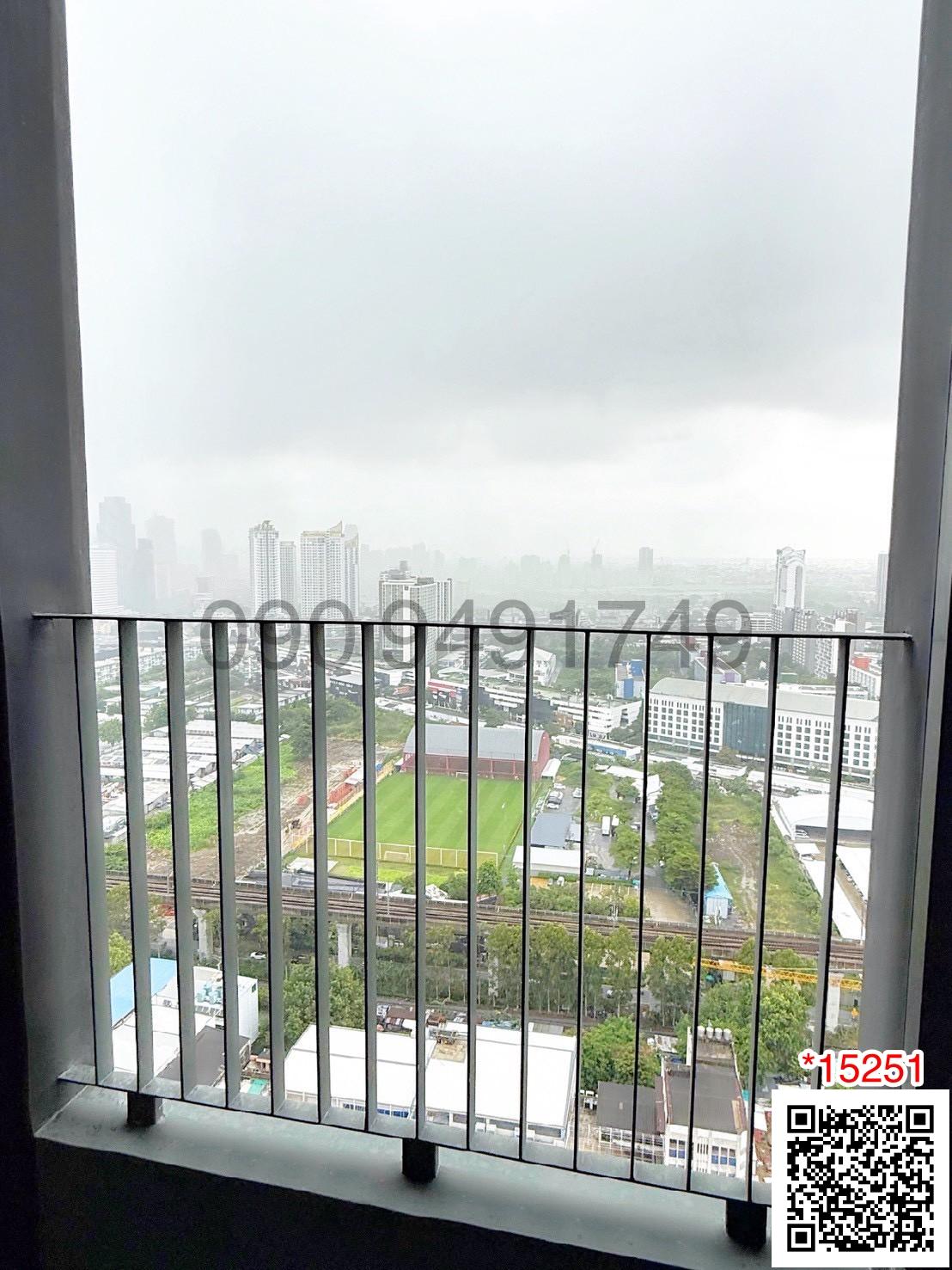 เข่า คอนโด Cloud ทองหล่อ-เพชรบุรี  ชั้น 27 ใกล้ MRT เพชรบุรี