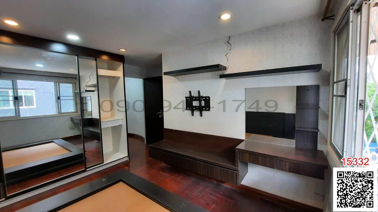 ขาย ทาวน์เฮ้าส์ 4 ชั้น หมู่บ้าน วราธรวิลล์ พัฒนาการ 44