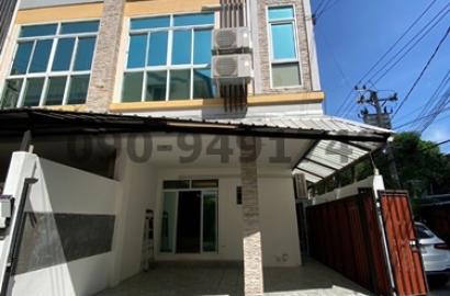 เช่า ทาวน์โฮม 3 ชั้น Modern Life Townhome @ ห้วยขวาง ใกล้ MRT-ห้วยขวาง 