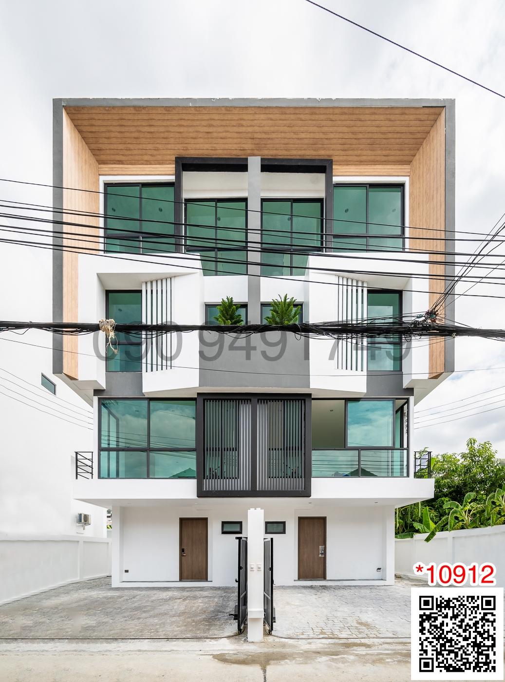 ขาย ทาวน์โฮม 3 ชั้นครึ่ง PHUMi Sukhumvit 77 หลังมุมทุกยูนิต โปรโมชั่นพิเศษ ลด 2 ล้านบาท