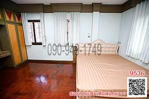 Home for rent with 2 floors. Piyaporn village ( Soi Navamin 74 soi 3-11-2)