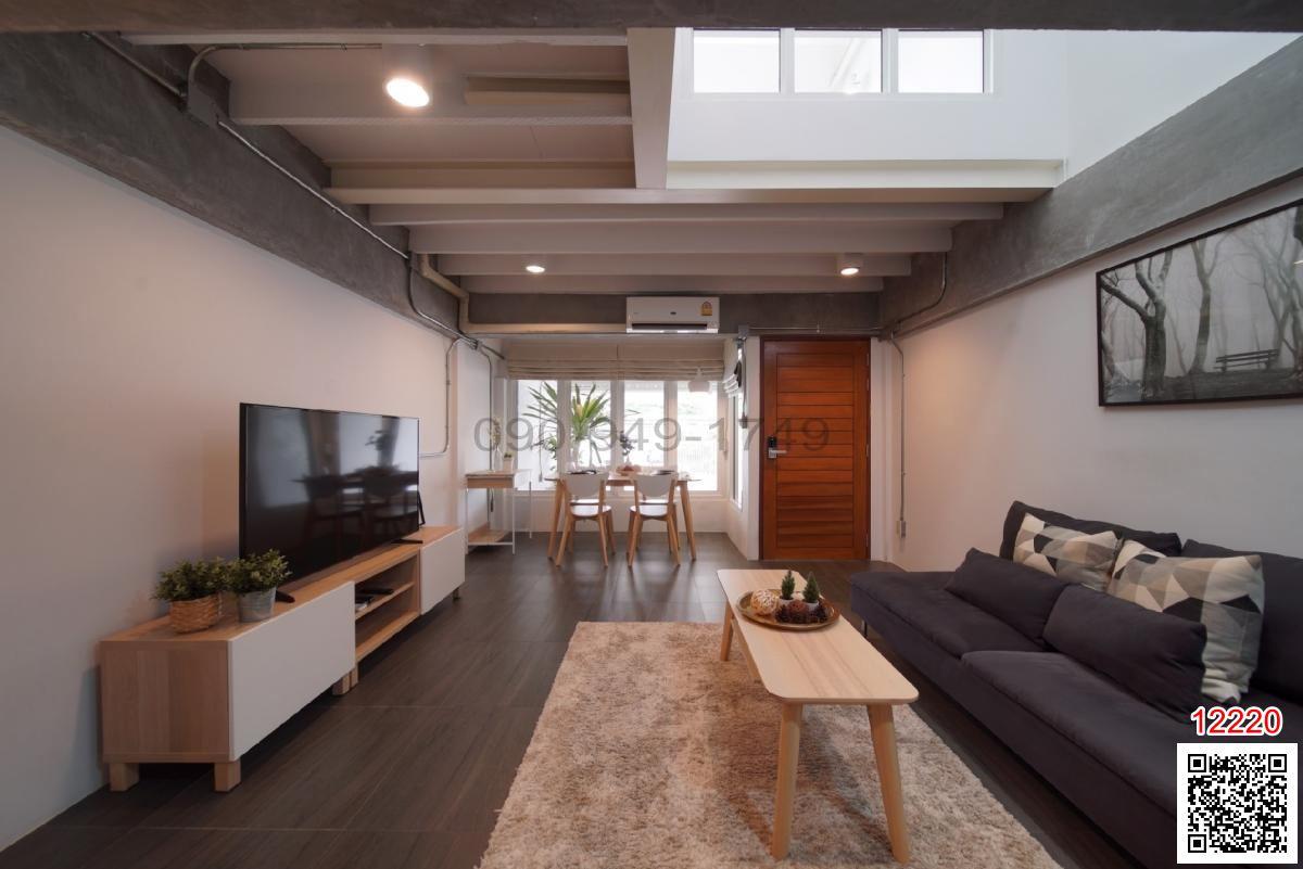 เช่า ทาวน์โฮม 2 ชั้น EW MINI LOFT TOWNHOME ซอยปรีดี42 หมู่บ้านคลองตันนิเวศน์ ซอย 7 Pet Friendly