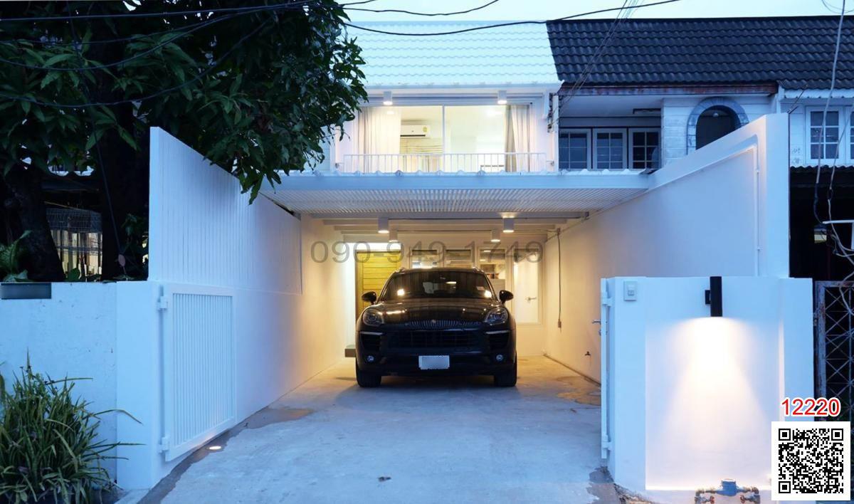 เช่า ทาวน์โฮม 2 ชั้น EW MINI LOFT TOWNHOME ซอยปรีดี42 หมู่บ้านคลองตันนิเวศน์ ซอย 7 Pet Friendly