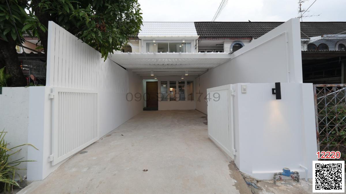 เช่า ทาวน์โฮม 2 ชั้น EW MINI LOFT TOWNHOME ซอยปรีดี42 หมู่บ้านคลองตันนิเวศน์ ซอย 7 Pet Friendly