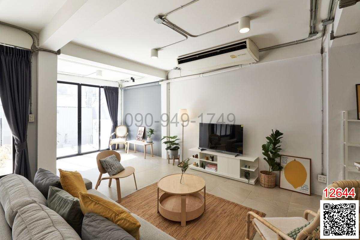 เช่า ทาวน์โฮม 3 ชั้น MODERN LOFT TOWNHOME EKKAMAI 22 ขนาด 26 ตร.ว.