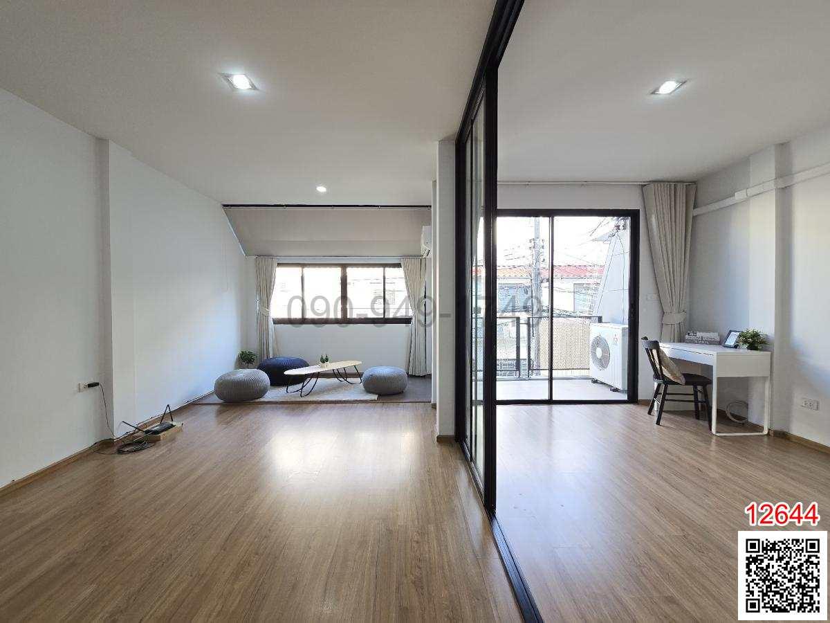 เช่า ทาวน์โฮม 3 ชั้น MODERN LOFT TOWNHOME EKKAMAI 22 ขนาด 26 ตร.ว.