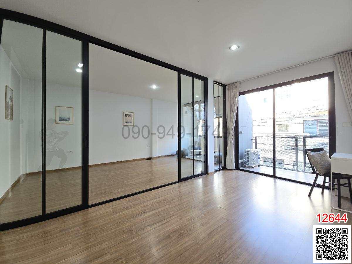 เช่า ทาวน์โฮม 3 ชั้น MODERN LOFT TOWNHOME EKKAMAI 22 ขนาด 26 ตร.ว.